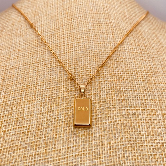 Minimalist Gold Engraved Ingot Pendant Dainty chain Necklace - Picture 4 of 5